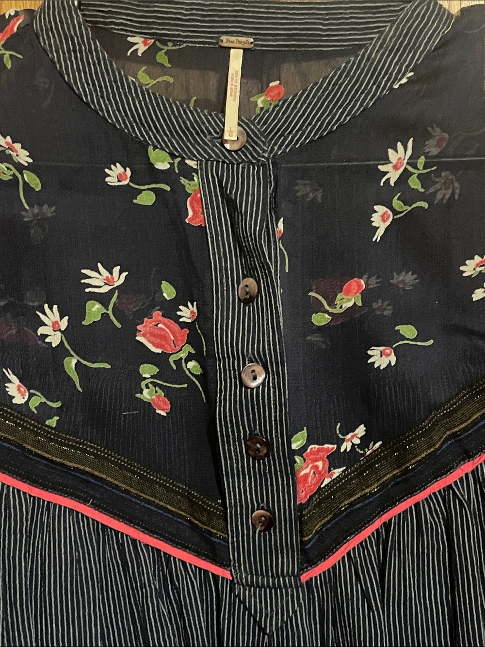 Women's Free People Navy Floral Yoke Shirt/Blouse - Picture 4 of 7